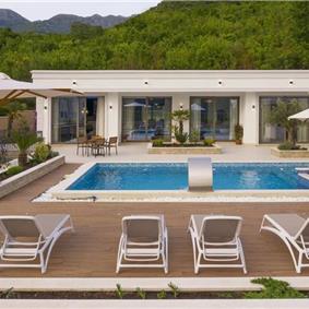 3 bedroom villa with pool in Prijevor, Budva, sleeps 6